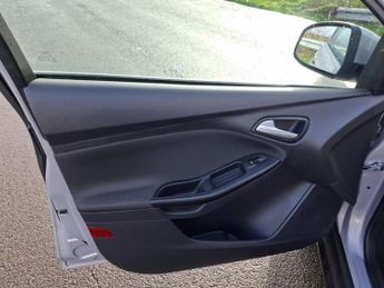 FORD FOCUS 1.6 Zetec Estate 5dr Petrol Powershift Euro 5 (125 ps)
