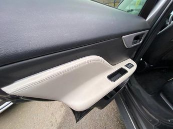 JAGUAR F-PACE 2.0 D180 R-Sport SUV 5dr Diesel Auto AWD Euro 6 (s/s) (180 ps)