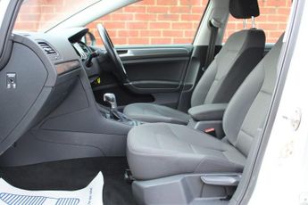 VOLKSWAGEN E-GOLF 35.8kWh e-Golf Hatchback 5dr Electric Auto (136 ps)