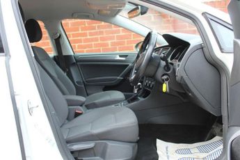 VOLKSWAGEN E-GOLF 35.8kWh e-Golf Hatchback 5dr Electric Auto (136 ps)