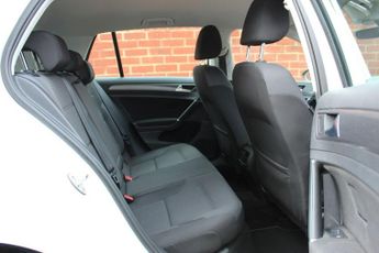 VOLKSWAGEN E-GOLF 35.8kWh e-Golf Hatchback 5dr Electric Auto (136 ps)