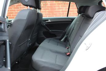 VOLKSWAGEN E-GOLF 35.8kWh e-Golf Hatchback 5dr Electric Auto (136 ps)