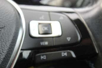 VOLKSWAGEN E-GOLF 35.8kWh e-Golf Hatchback 5dr Electric Auto (136 ps)