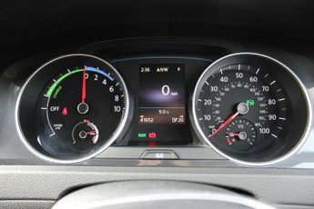 VOLKSWAGEN E-GOLF 35.8kWh e-Golf Hatchback 5dr Electric Auto (136 ps)