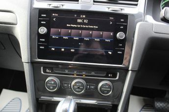 VOLKSWAGEN E-GOLF 35.8kWh e-Golf Hatchback 5dr Electric Auto (136 ps)