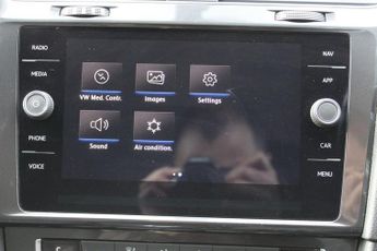 VOLKSWAGEN E-GOLF 35.8kWh e-Golf Hatchback 5dr Electric Auto (136 ps)