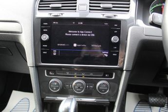 VOLKSWAGEN E-GOLF 35.8kWh e-Golf Hatchback 5dr Electric Auto (136 ps)