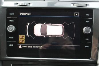 VOLKSWAGEN E-GOLF 35.8kWh e-Golf Hatchback 5dr Electric Auto (136 ps)