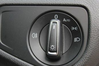 VOLKSWAGEN E-GOLF 35.8kWh e-Golf Hatchback 5dr Electric Auto (136 ps)