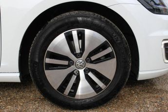 VOLKSWAGEN E-GOLF 35.8kWh e-Golf Hatchback 5dr Electric Auto (136 ps)