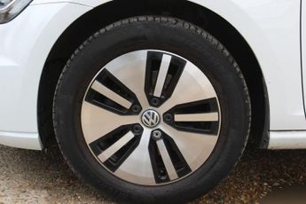 VOLKSWAGEN E-GOLF 35.8kWh e-Golf Hatchback 5dr Electric Auto (136 ps)