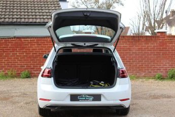 VOLKSWAGEN E-GOLF 35.8kWh e-Golf Hatchback 5dr Electric Auto (136 ps)