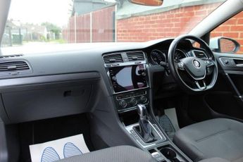 VOLKSWAGEN E-GOLF 35.8kWh e-Golf Hatchback 5dr Electric Auto (136 ps)