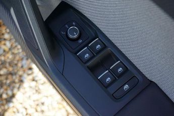 SEAT LEON 1.0 TSI SE Dynamic Hatchback Petrol Manual Euro 6 (s/s) 5dr - Ju