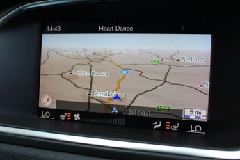 VOLVO V40 2.0 T2 R-Design Pro Hatchback 5dr Petrol Manual Euro 6 (s/s) (12