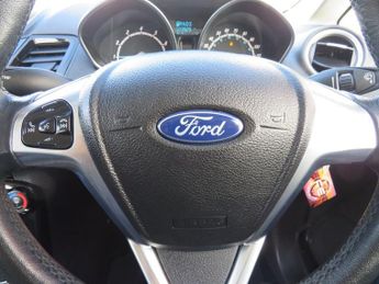 FORD FIESTA 1.0T EcoBoost Zetec Hatchback 5dr Petrol Powershift Euro 6 (100 
