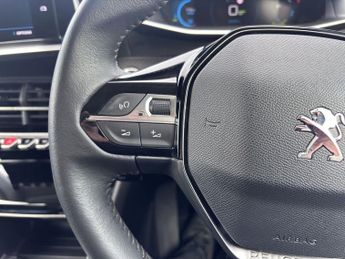 PEUGEOT E-2008 50kWh Allure Premium SUV 5dr Electric Auto (136 ps)