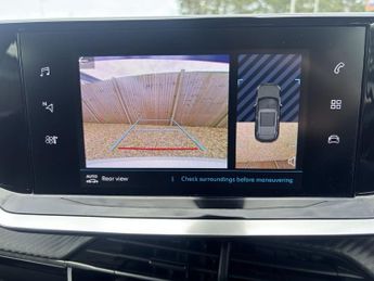 PEUGEOT E-2008 50kWh Allure Premium SUV 5dr Electric Auto (136 ps)