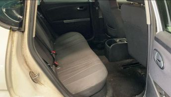 SEAT LEON 1.6 TDI CR SE Copa Hatchback 5dr Diesel DSG Euro 5 (105 ps)