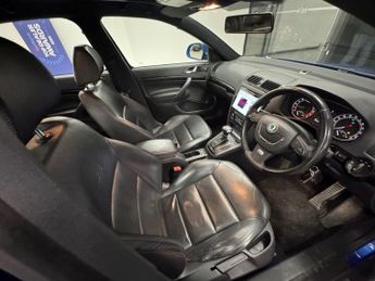 SKODA OCTAVIA 2.0 TDI vRS Blackline Hatchback 5dr Diesel DSG Euro 5 (170 ps)