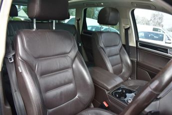 VOLKSWAGEN TOUAREG 3.0 TDI V6 R-Line Plus SUV 5dr Diesel Tiptronic 4WD Euro 6 (s/s)