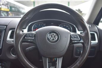 VOLKSWAGEN TOUAREG 3.0 TDI V6 R-Line Plus SUV 5dr Diesel Tiptronic 4WD Euro 6 (s/s)