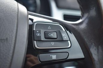 VOLKSWAGEN TOUAREG 3.0 TDI V6 R-Line Plus SUV 5dr Diesel Tiptronic 4WD Euro 6 (s/s)