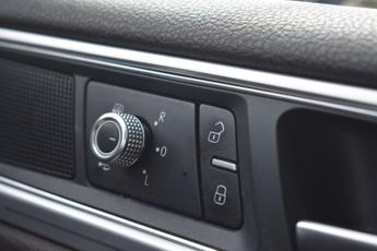 VOLKSWAGEN TOUAREG 3.0 TDI V6 R-Line Plus SUV 5dr Diesel Tiptronic 4WD Euro 6 (s/s)