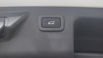 LAND ROVER DISCOVERY SPORT 2.0 TD4 Landmark SUV 5dr Diesel Auto 4WD Euro 6 (s/s) (180 ps)