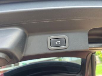 JAGUAR F-PACE 2.0 D180 R-Sport SUV 5dr Diesel Auto AWD Euro 6 (s/s) (180 ps)