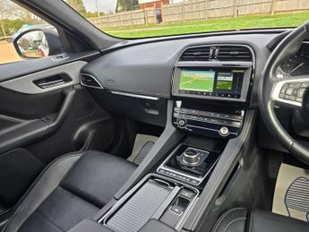 JAGUAR F-PACE 2.0 D180 R-Sport SUV 5dr Diesel Auto AWD Euro 6 (s/s) (180 ps)