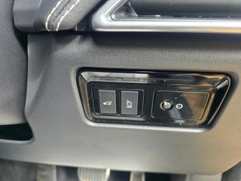 JAGUAR F-PACE 2.0 D180 R-Sport SUV 5dr Diesel Auto AWD Euro 6 (s/s) (180 ps)