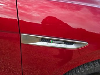 JAGUAR F-PACE 2.0 D180 R-Sport SUV 5dr Diesel Auto AWD Euro 6 (s/s) (180 ps)