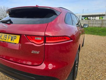 JAGUAR F-PACE 2.0 D180 R-Sport SUV 5dr Diesel Auto AWD Euro 6 (s/s) (180 ps)