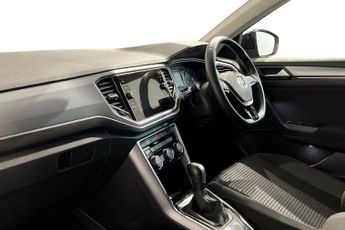 VOLKSWAGEN T-ROC 1.5 TSI EVO Active SUV 5dr Petrol DSG Euro 6 (s/s) (150 ps) Fron