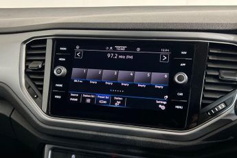 VOLKSWAGEN T-ROC 1.5 TSI EVO Active SUV 5dr Petrol DSG Euro 6 (s/s) (150 ps) Fron