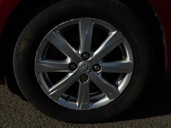 TOYOTA YARIS 1.5 VVT-h Icon Plus Hatchback 5dr Petrol Hybrid CVT Euro 5 (101 