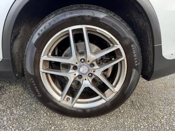 MERCEDES-BENZ GLC 2.1 GLC250d AMG Line SUV 5dr Diesel G-Tronic 4MATIC Euro 6 (s/s)