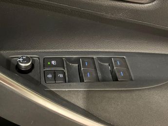 TOYOTA COROLLA 1.8 VVT-h GPF Icon Tech Hatchback 5dr Petrol Hybrid CVT Euro 6 (