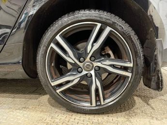 VOLVO V40 1.5 T3 GPF R-Design Pro Hatchback 5dr Petrol Auto Euro 6 (s/s) (