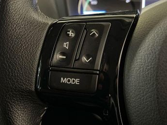 TOYOTA YARIS 1.5 VVT-h Icon Tech Hatchback 5dr Petrol Hybrid E-CVT Euro 6 (s/