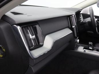 VOLVO XC60 2.0 B5 MHEV Core SUV 5dr Petrol Hybrid Auto AWD Euro 6 (s/s) (25