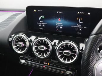 MERCEDES-BENZ GLA CLASS 1.3 GLA200 AMG Line (Premium Plus) SUV 5dr Petrol 7G-DCT Euro 6 