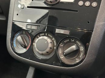 VAUXHALL CORSA 1.4 16V SE Hatchback 5dr Petrol Manual Wide Ratio Euro 5 (100 ps