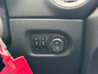 VAUXHALL CORSA 1.4 16V SE Hatchback 5dr Petrol Auto Euro 5 (100 ps)