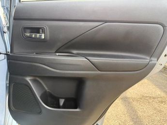 MITSUBISHI OUTLANDER 2.0h 12kWh GX4hs SUV 5dr Petrol Plug-in Hybrid CVT 4WD Euro 5 (s