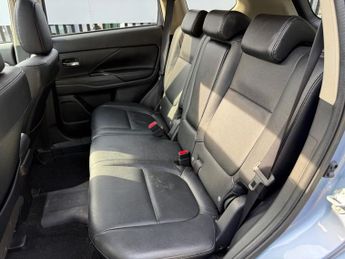 MITSUBISHI OUTLANDER 2.0h 12kWh GX4hs SUV 5dr Petrol Plug-in Hybrid CVT 4WD Euro 5 (s