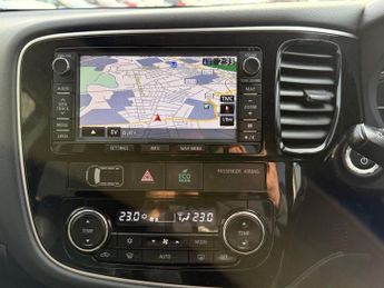 MITSUBISHI OUTLANDER 2.0h 12kWh GX4hs SUV 5dr Petrol Plug-in Hybrid CVT 4WD Euro 5 (s