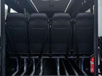 FORD E-TRANSIT 425 68kWh Trend Minibus 5dr Electric Auto RWD L3 H2 (184 ps).*15