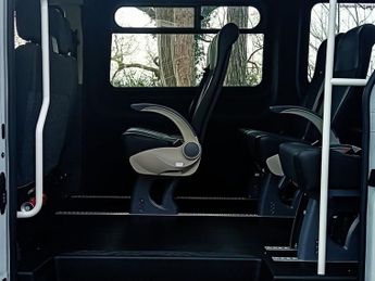 FORD E-TRANSIT 425 68kWh Trend Minibus 5dr Electric Auto RWD L3 H2 (184 ps).*15